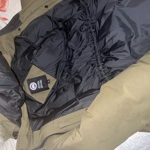 Used one winter. Cleaners included in price. Available at hand in NYC TRISTATE